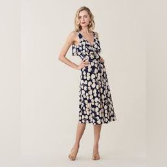 Diane Von Furstenberg DVF Naya Wrap Dress Size M pristine condition - Picture 2 of 13